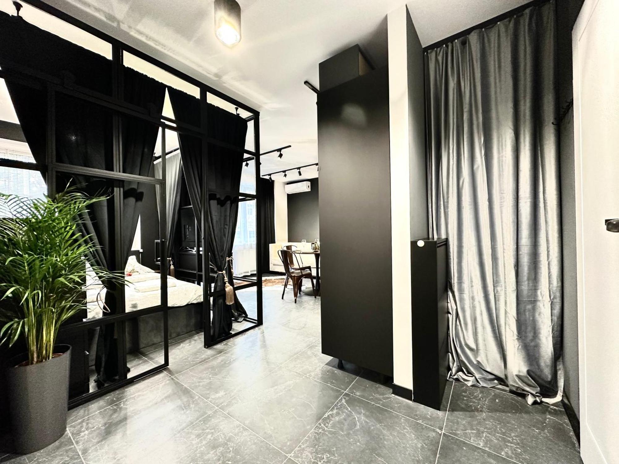 Golden Apartment ~ 1000M Main Square ~ Self Check-In 24H - Wroclaw — Photos 1